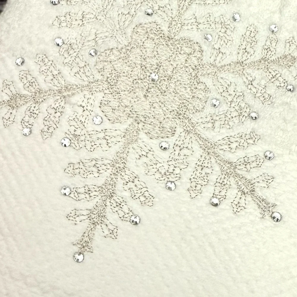 NWT Set of 2 Shimmering Rhinestone SNOWFLAKE Turkish Bathroom Hand Towels